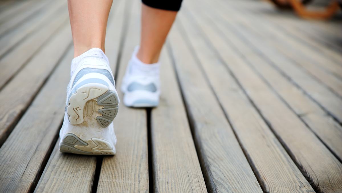 Studies have found that exercise can be as beneficial to reducing knee pain as over-the-counter pain relievers. However, the idea of starting an exercise routine may sound daunting, or even crazy. 