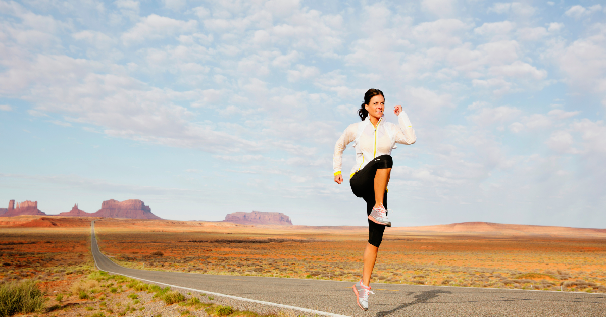 In order to prepare the lower half of the body for exercise, warming up with a few dynamic stretches can make a difference.